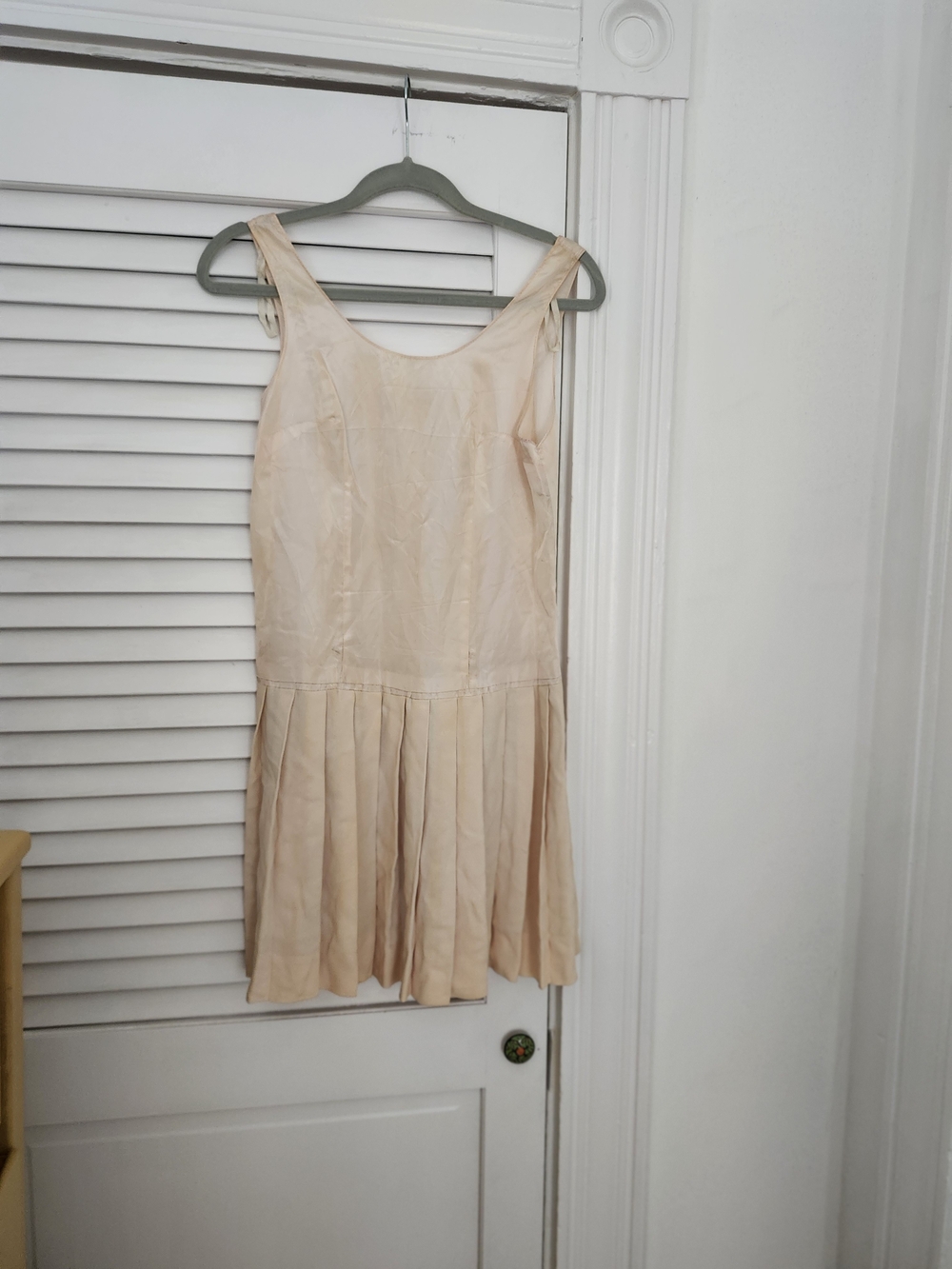 Women's Cream Pleated Sleeveless Dress
